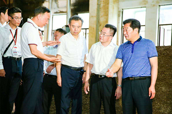 五糧液集團董事長李曙光調(diào)研郎酒莊園